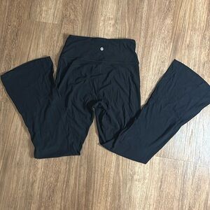 Black Lulu flare leggings